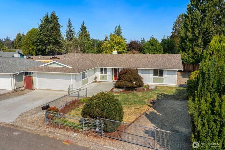 Property Photo: 12740 SE 167th Street WA 98058