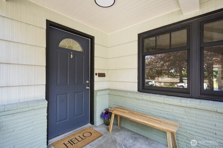 Property Photo:  2916  Walnut Avenue SW  WA 98116 