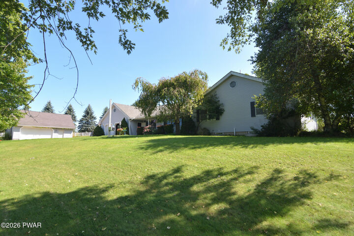 Property Photo:  117 Alfred Drive  PA 18426 