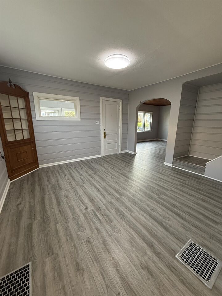 Property Photo:  934 E Garden Street  IL 61032 