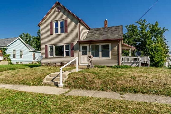 Property Photo: 934 E Garden Street IL 61032
