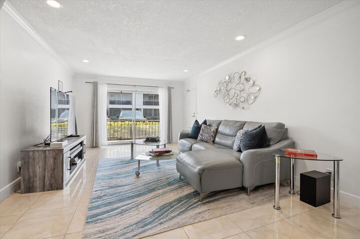 Property Photo:  6287 Bay Club Drive 2  FL 33308 