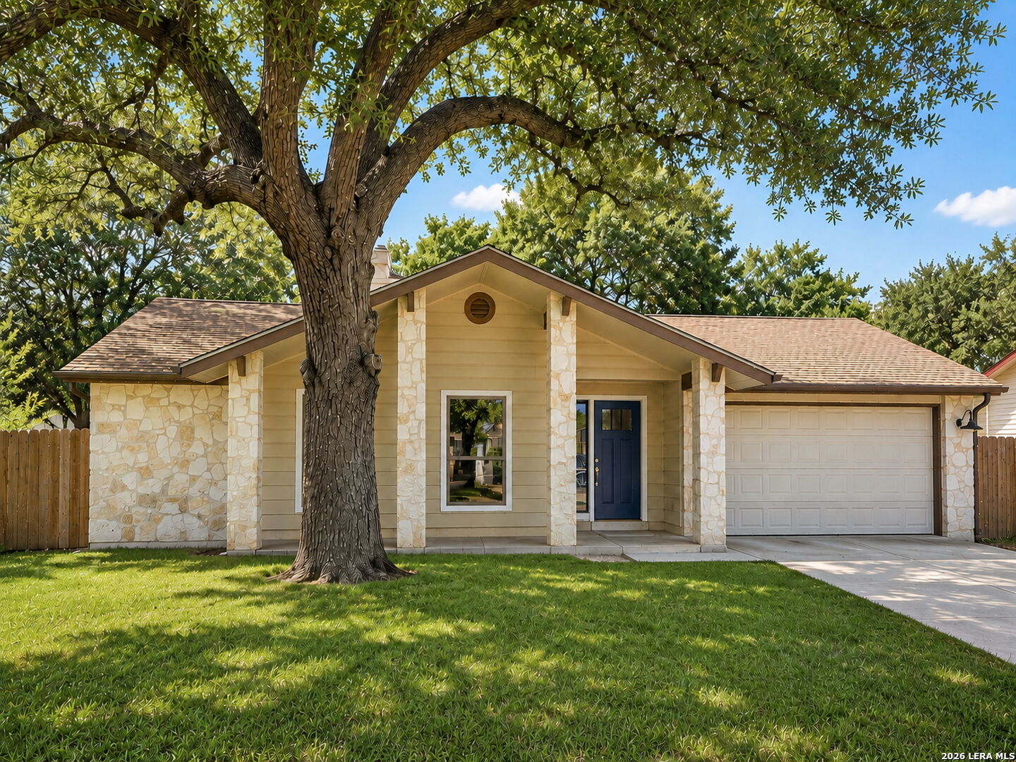 Property Photo: 2119 Crested Walk TX 78231
