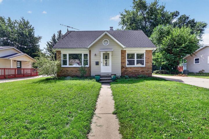Property Photo:  1715 Myra Avenue  WI 53548 