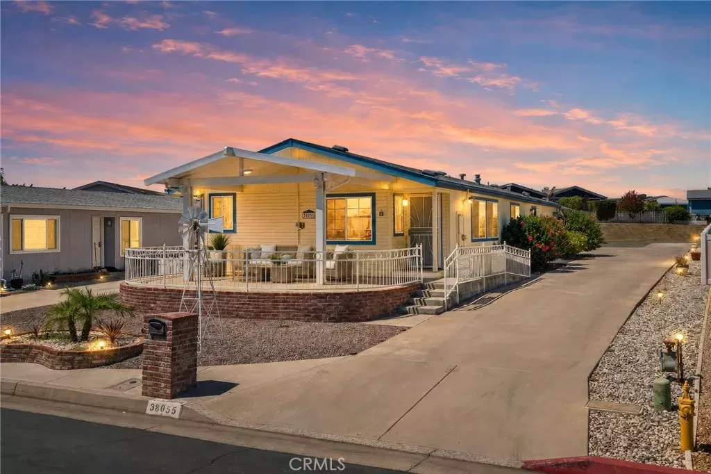 Property Photo:  38055 Calle Amigable  CA 92563 