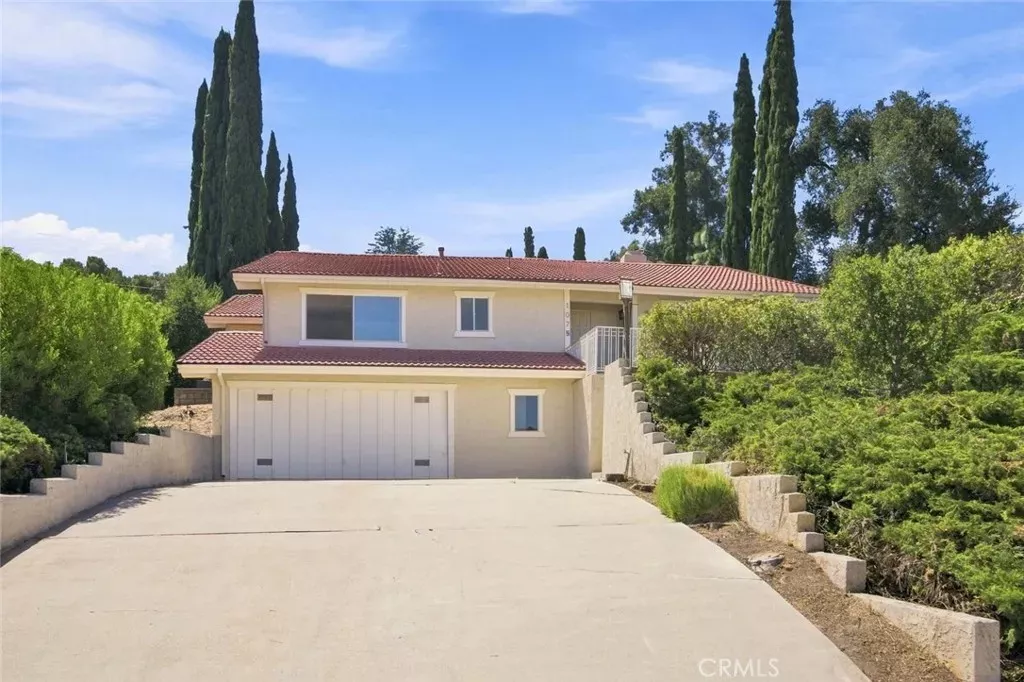 Property Photo:  1075 Calle Las Trancas  CA 91360 