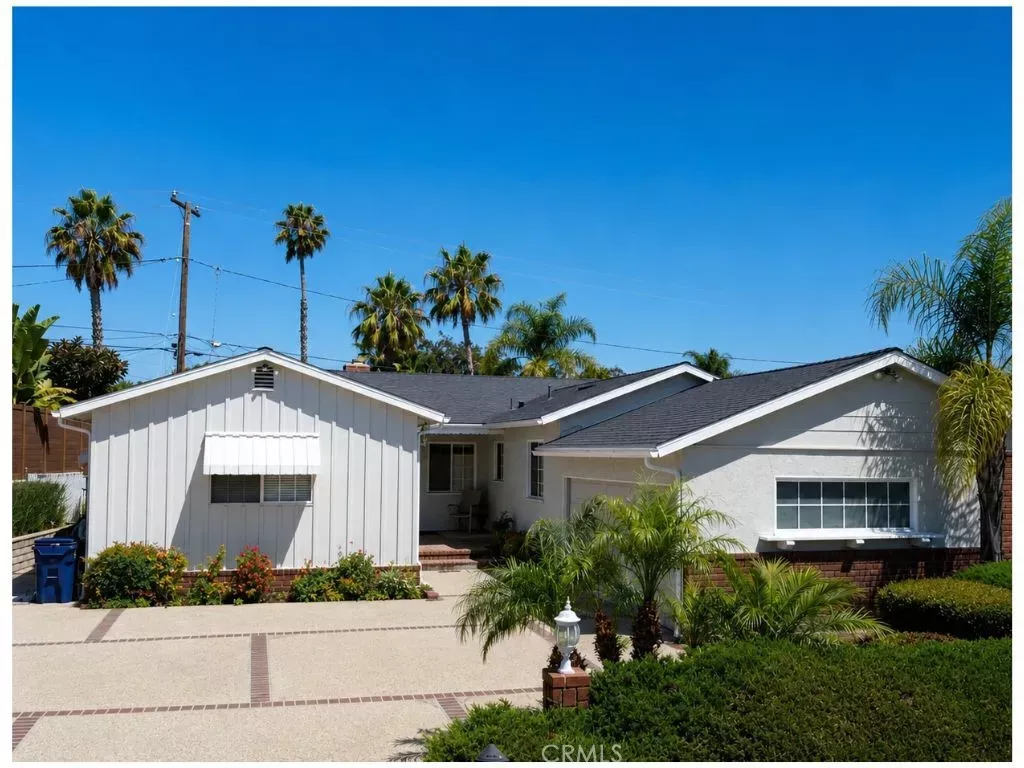 Property Photo:  2011 W Crestwood Street  CA 90275 