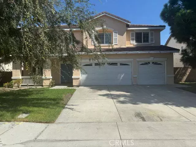 Property Photo:  13884 Oak Tree  CA 92880 