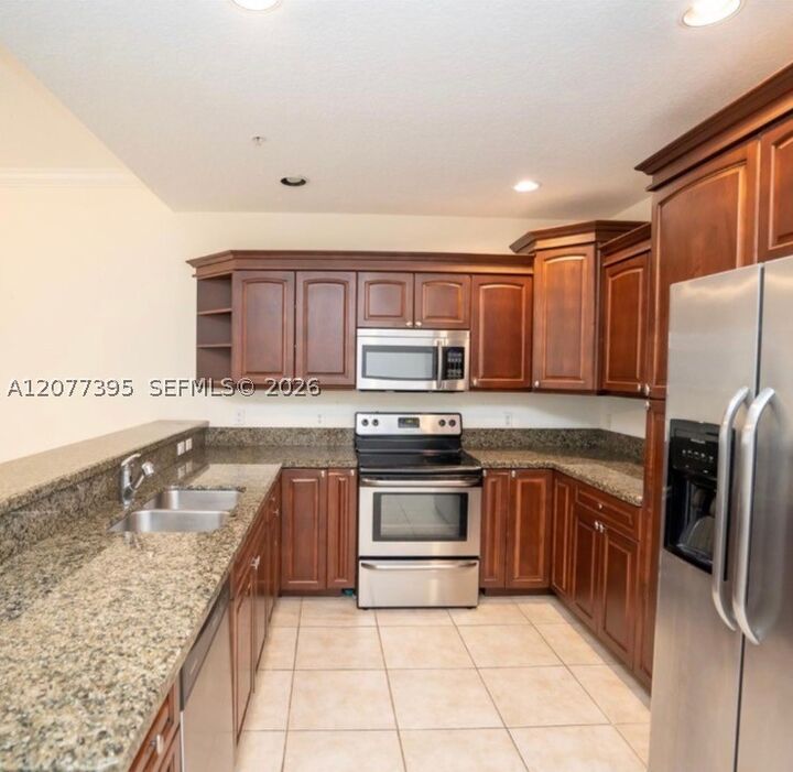 Property Photo:  2685 NE 9th Ave 4  FL 33334 
