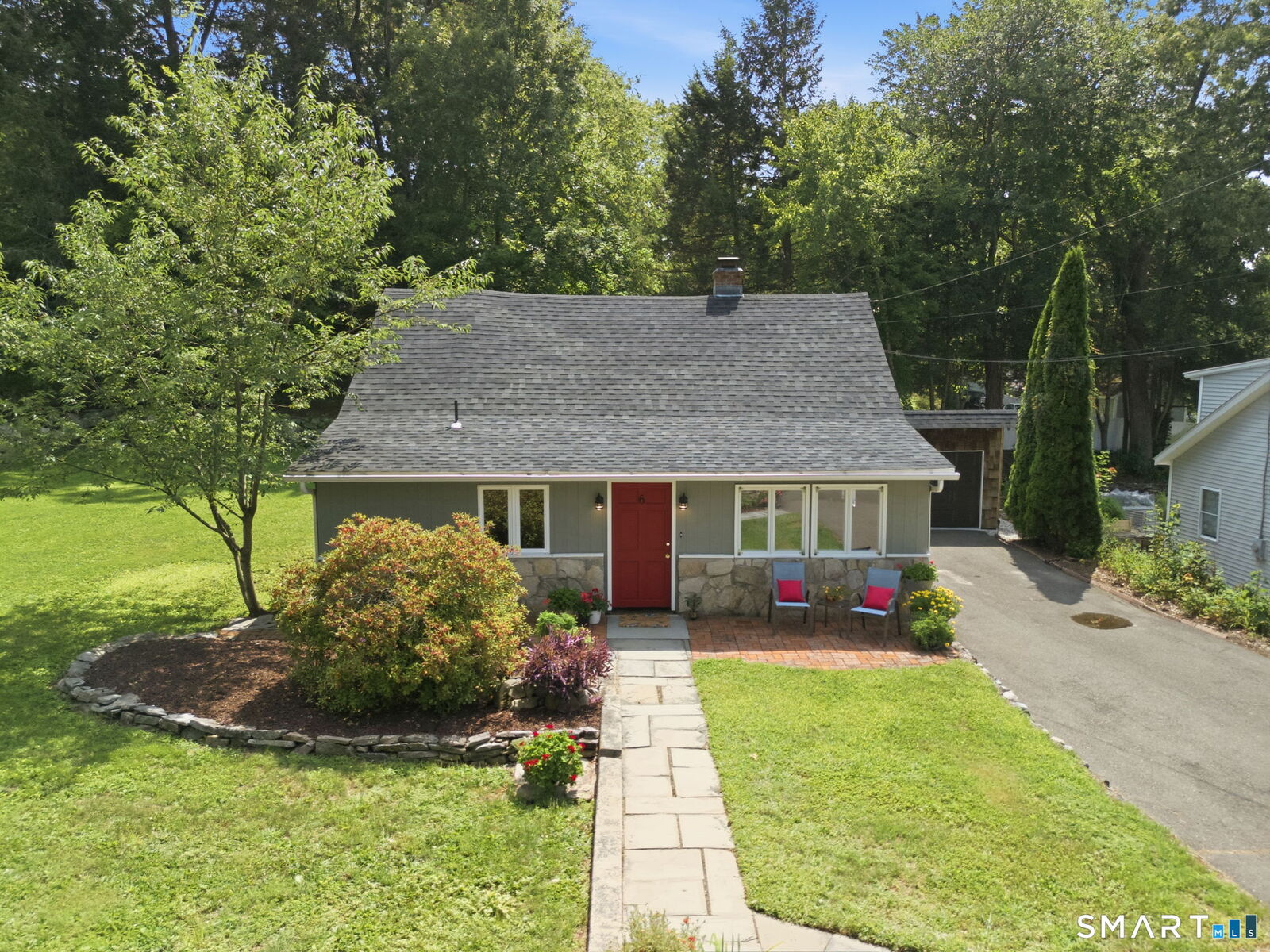 Property Photo: 6 Birch Road CT 06001