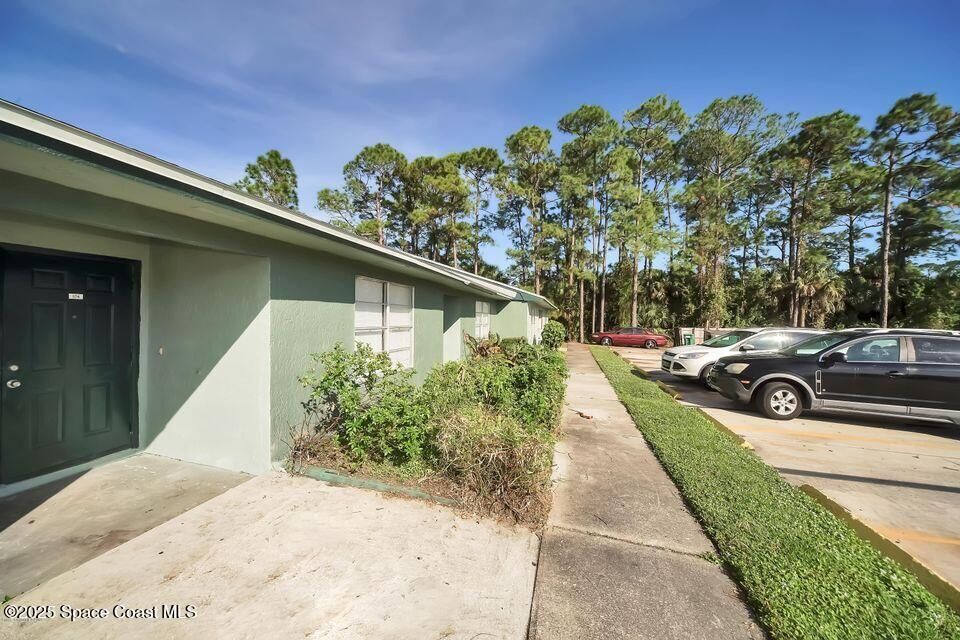 Property Photo:  1928 Agora Circle SE  FL 32909 