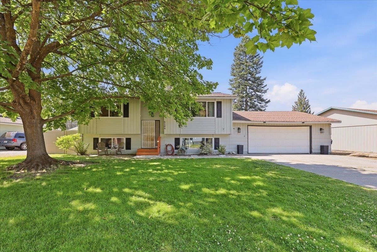 Property Photo: 6109 N Oxford Dr WA 99208