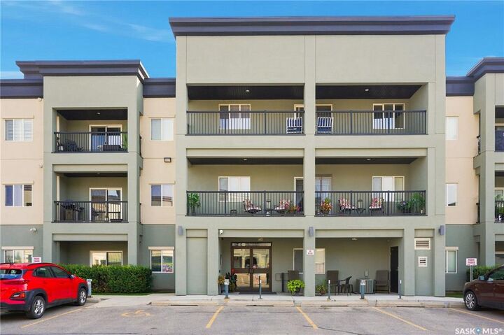 Property Photo:  106 Hampton Circle 312  SK S7R 0C4 