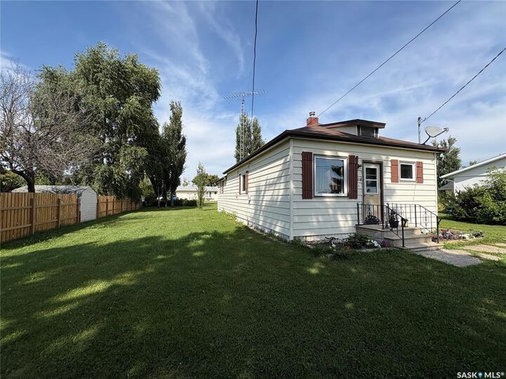 Property Photo:  114 Road Avenue  SK S0A 2A0 