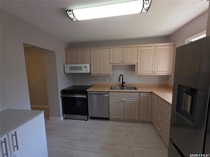 Property Photo:  445 Pendygrasse Road 203  SK S7M 5C1 