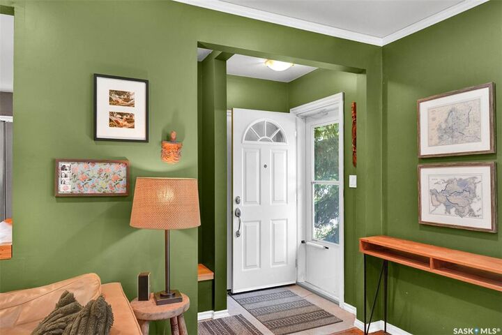 Property Photo:  816 4th Street E  SK S7H 1K4 