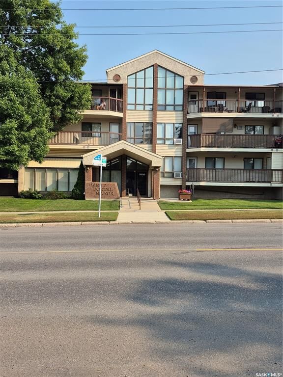 Property Photo: 3220 33rd Street W 102 SK S7L 6K3
