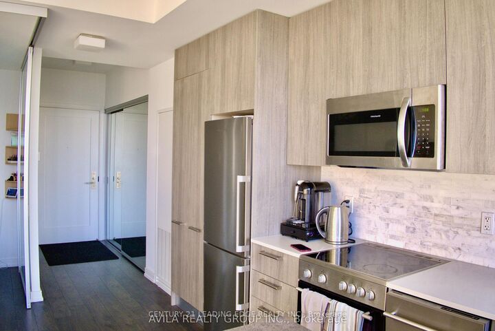 Property Photo: 28 Wellesley Street E 3208 ON M4Y 0C4