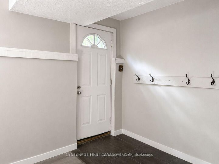 Property Photo: 1341 Aldersbrook Road ON N6G 3J1