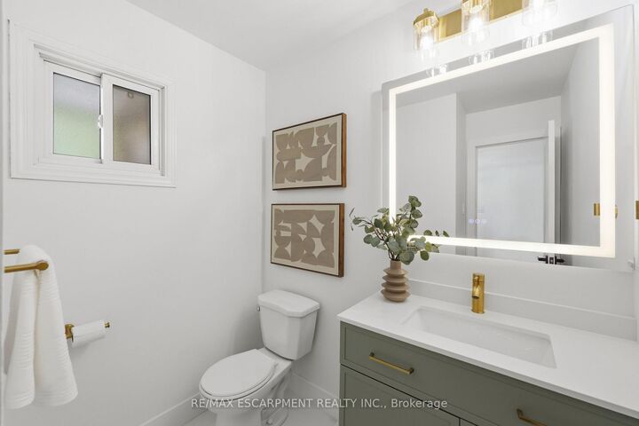 Property Photo: 5095 Pinedale Avenue 106 ON L7L 5K3