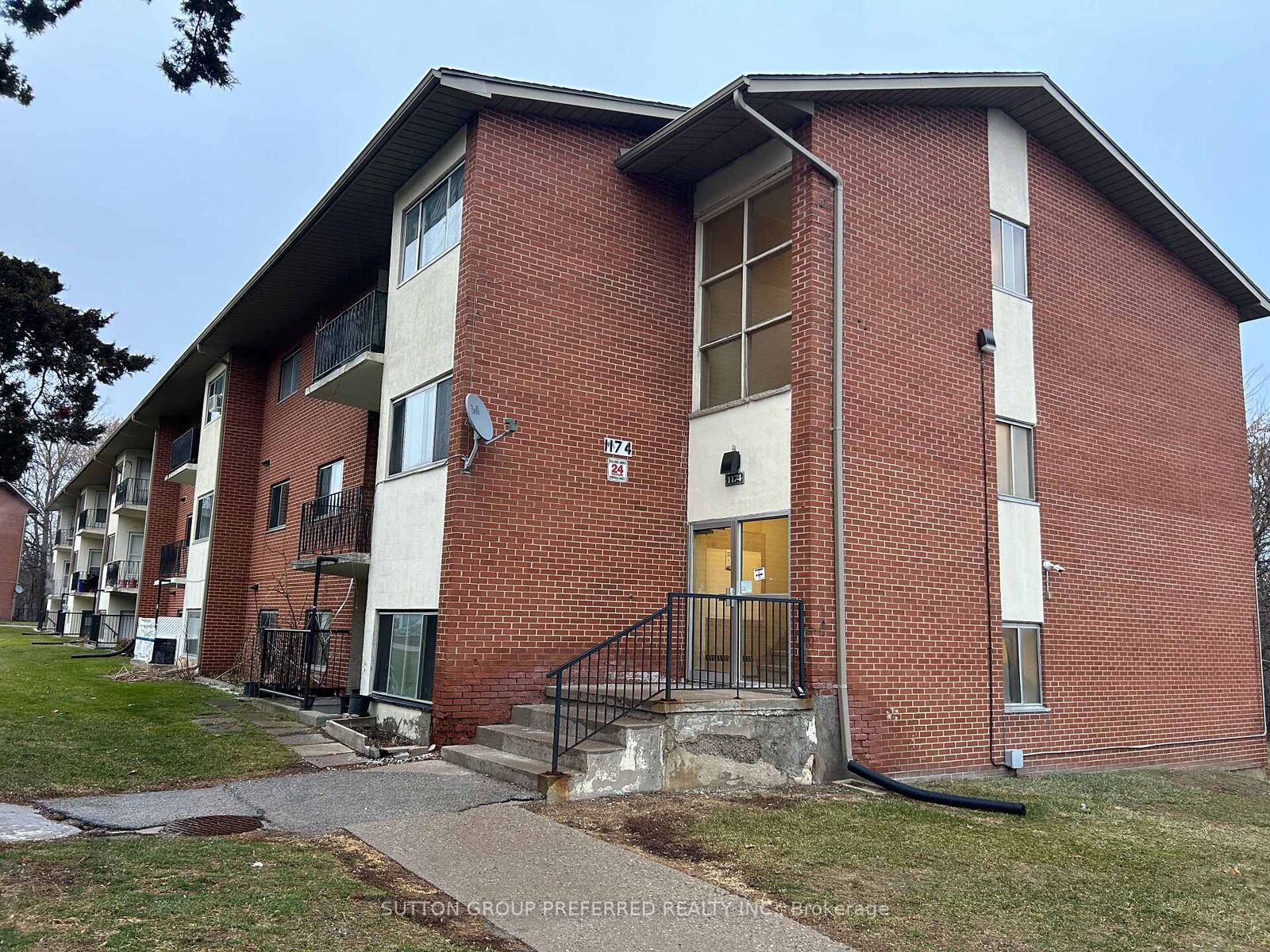 Property Photo: 1174 Hamilton Road 202 ON N5W 1A9