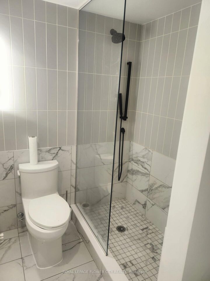 Property Photo:  327 King Street W 704  ON M5V 0W7 