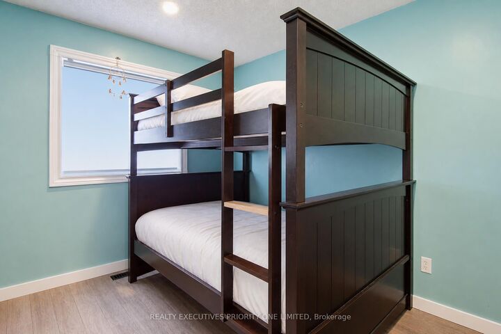 Property Photo:  596 Napa Valley Avenue  ON L4H 1R1 