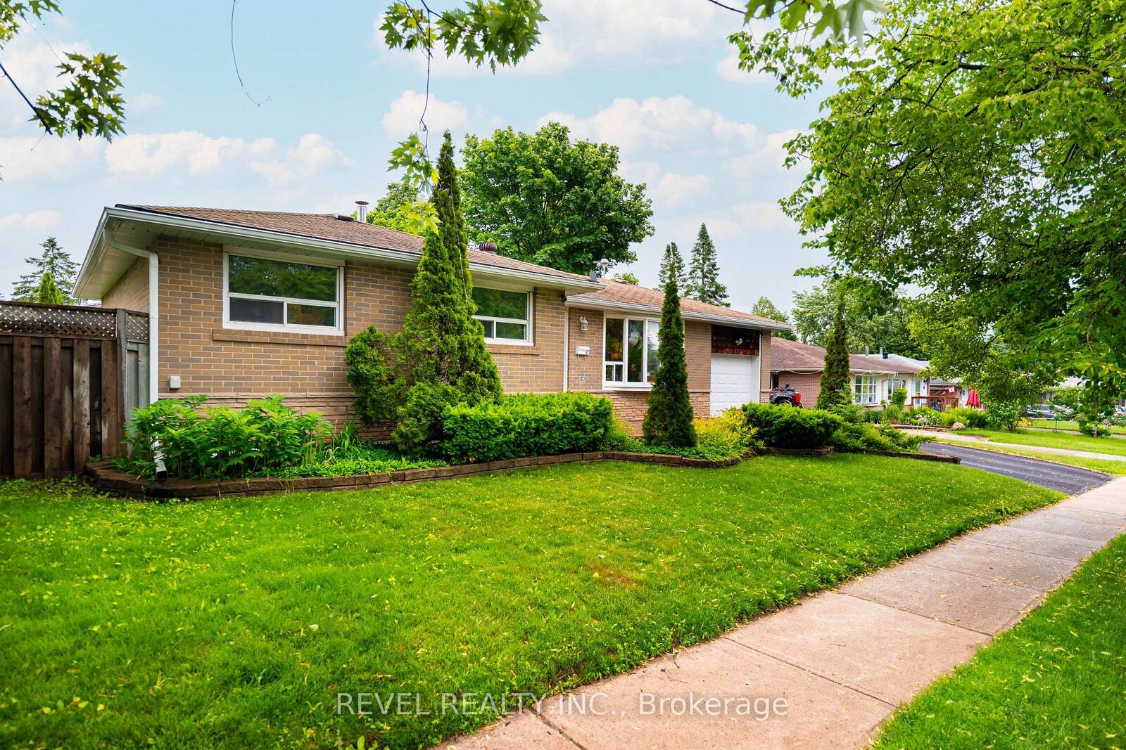 Property Photo:  67 Carlton Drive  ON L9W 2X8 
