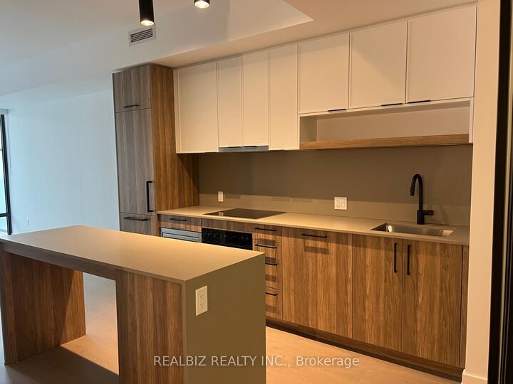 Property Photo: 91 Montclair Avenue 823 ON M5P 0B1