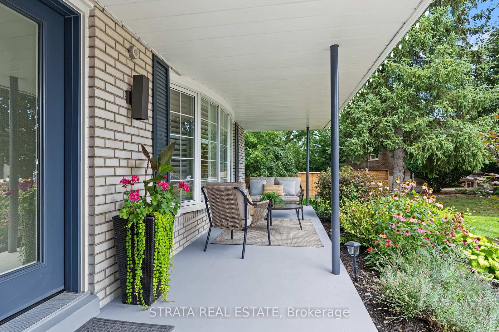 Property Photo: 36 Hawthorne Road ON M9R 1P3