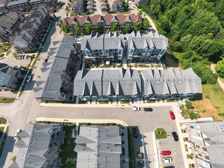 Property Photo: 2635 William Jackson Drive 1010 ON L1X 0L2