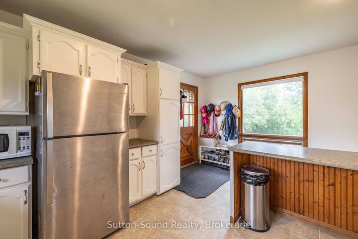 Property Photo:  444 Balmy Beach Road  ON N4K 5N4 