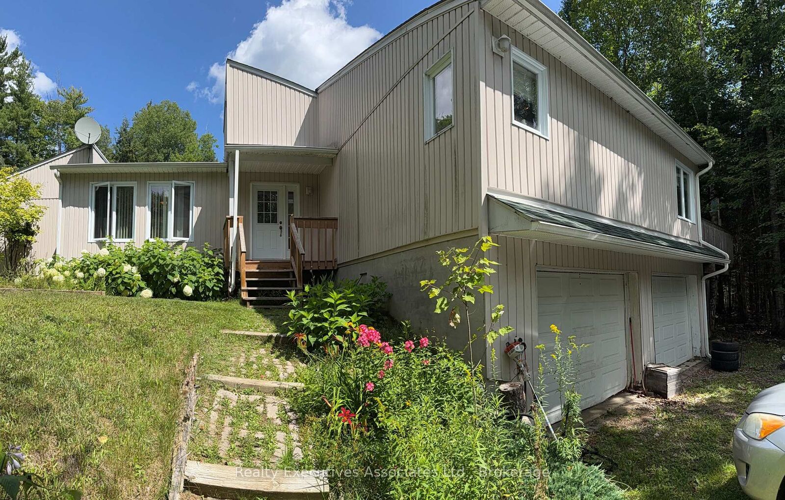 Property Photo:  32739 28 Highway E  ON K0L 1C0 