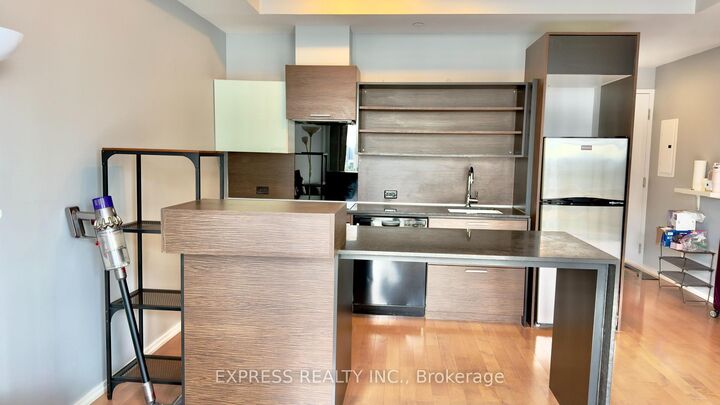 Property Photo: 75 St. Nicholas Street 2006 ON M4Y 0A5