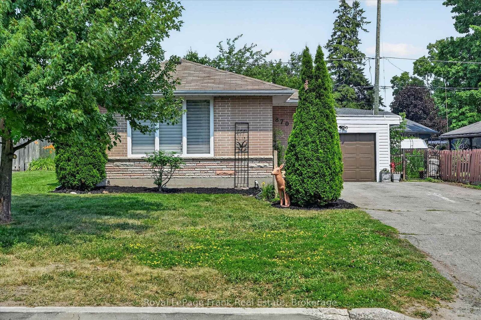Property Photo: 870 Hemlock Street ON K9H 6C9