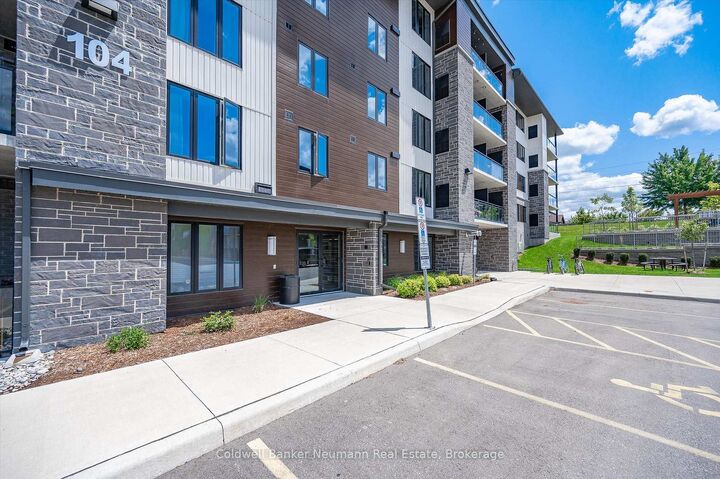 Property Photo:  104 Summit Ridge Drive 102  ON N1E 0R5 