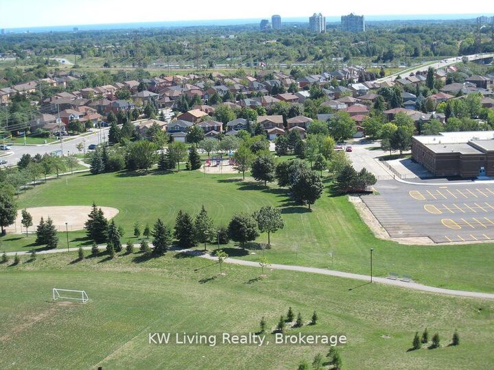 Property Photo:  4850 Glen Erin Drive 1208  ON L5M 7S1 