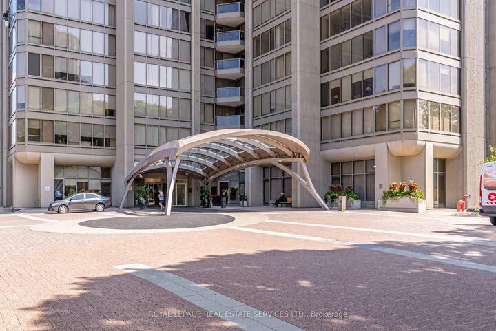Property Photo: 2045 Lake Shore Boulevard W 1610 ON M8V 2Z6