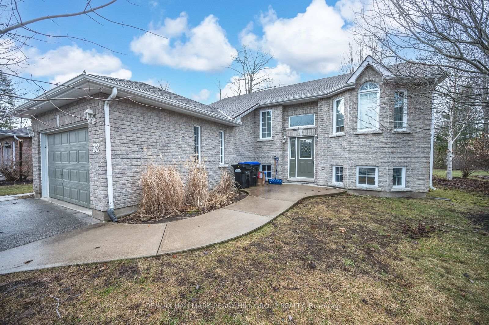 Property Photo:  32 54th Street S Lower  ON L9Z 1W9 