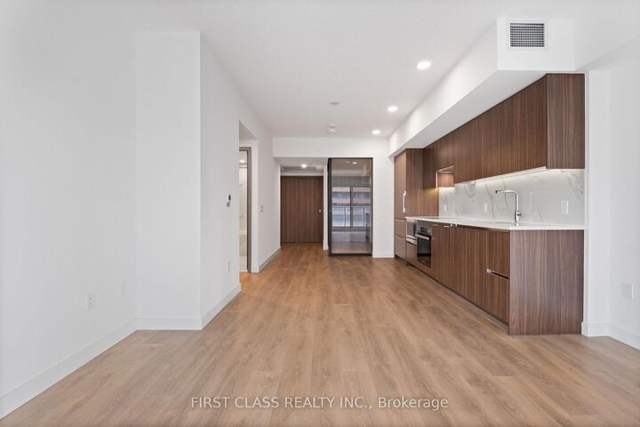 Property Photo: 3 Concord Cityplace Way N/A 728W ON M5V 0X4