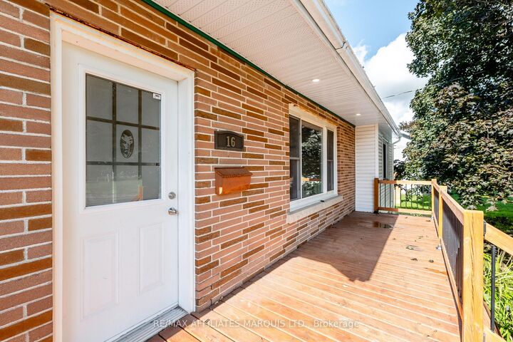 Property Photo:  16 Front Street  ON K0C 1K0 