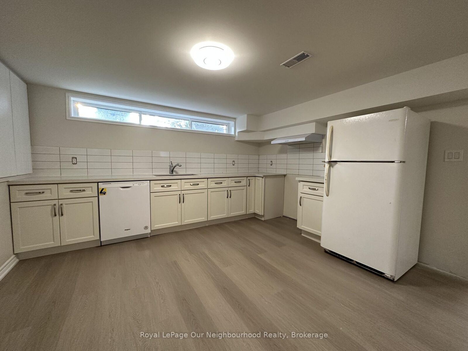 Property Photo:  122 Sanderling Crescent Bsmt  ON K9V 4V2 