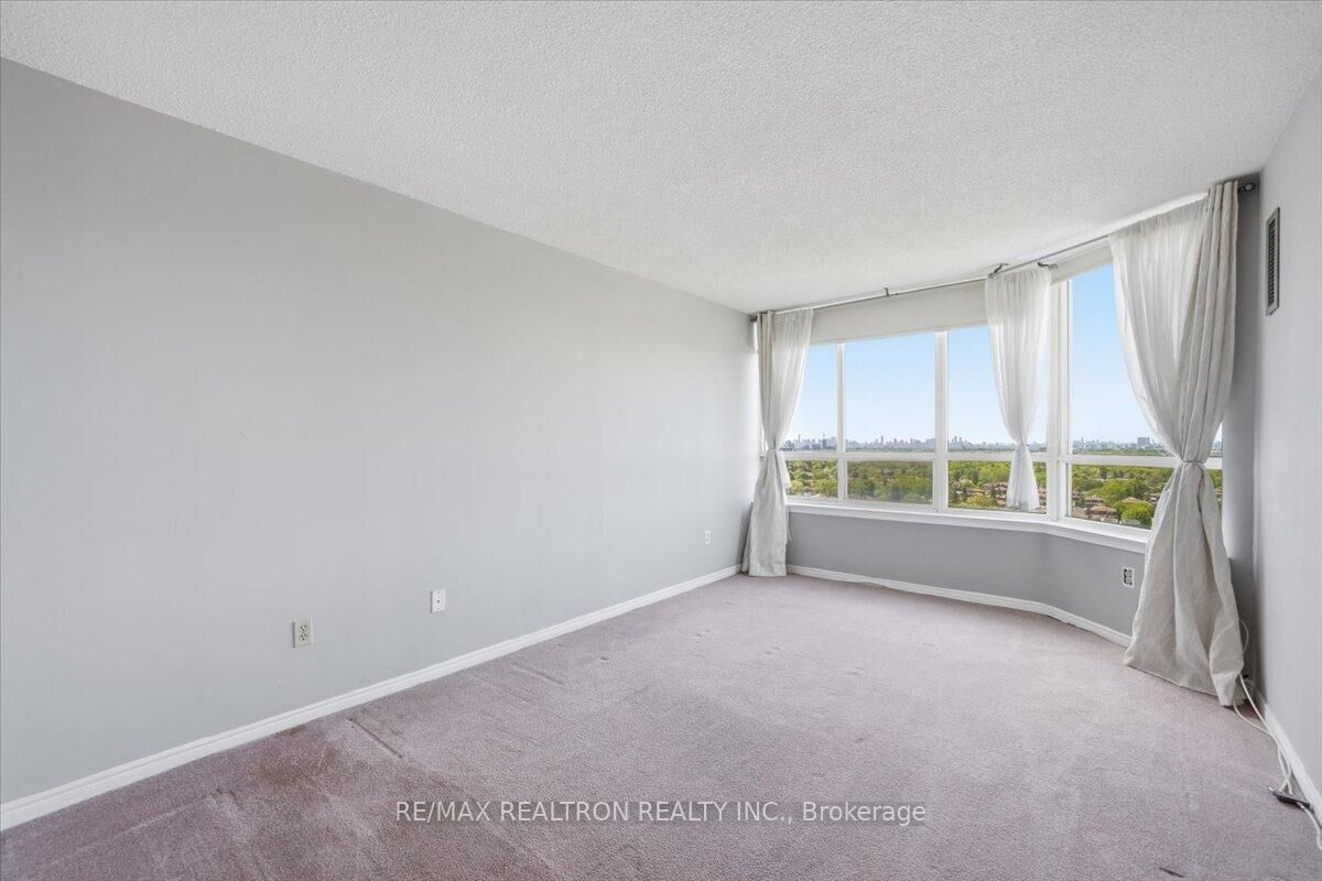 Property Photo: 5 Greystone Walk Drive 1604 ON M1K 5J5