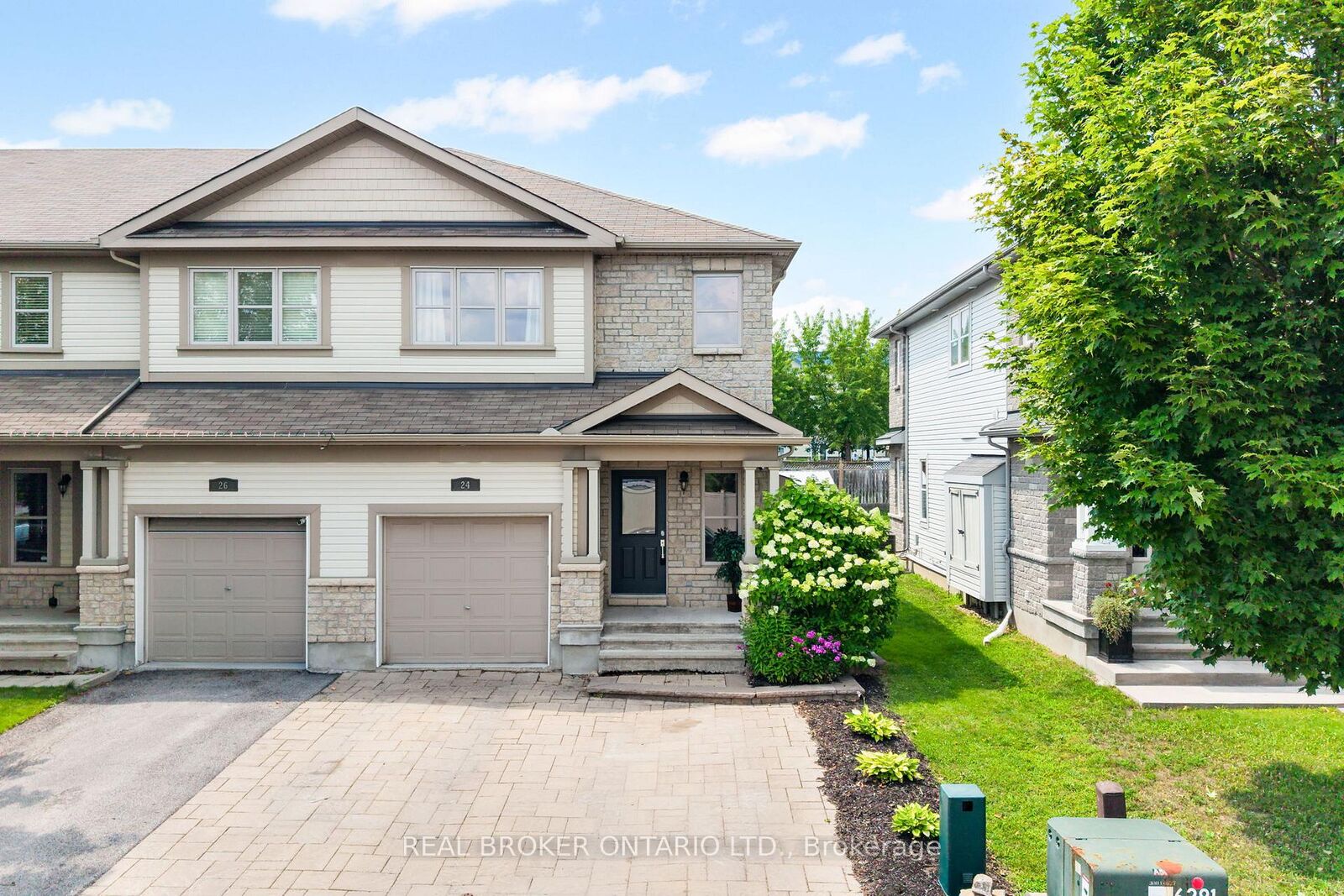 Property Photo:  24 Hackberry Trail  ON K7C 0B1 