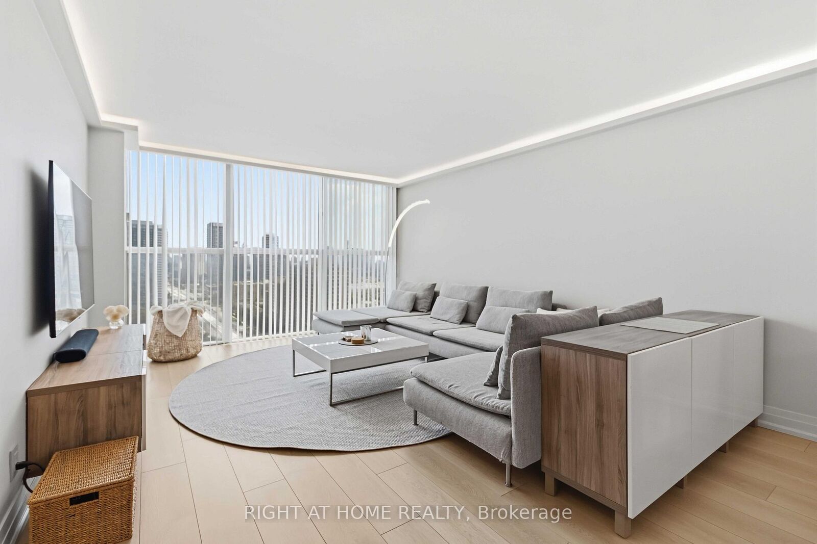 Property Photo:  25 Trailwood Drive 2407  ON L4Z 3K9 