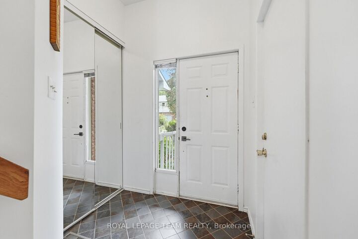 Property Photo: 66 Armadale Crescent ON K2J 3Z3