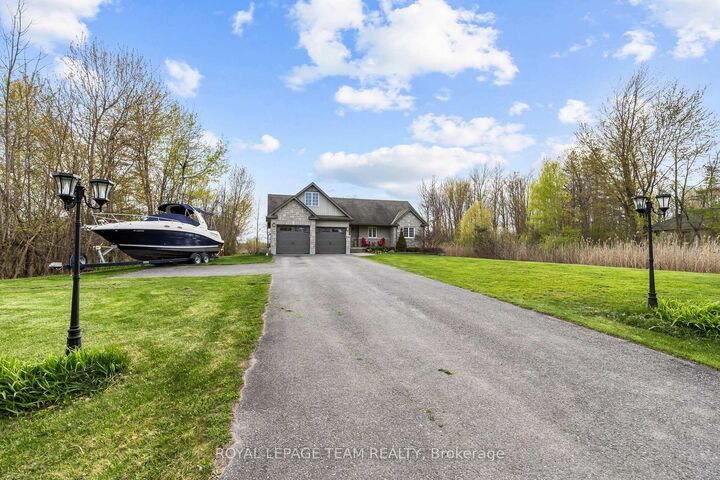 Property Photo: 53 D'Arcys Way ON K0G 1J0