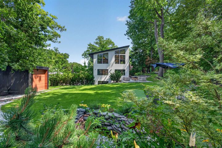 Property Photo:  8 Breezewood Drive  ON M8Y 2C1 
