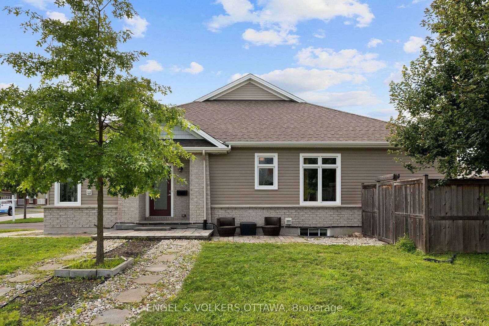 Property Photo: 538 Silverbell Crescent ON K1T 0P1