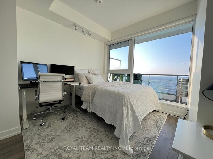 Property Photo:  898 Portage Parkway 6001  ON L4K 0J1 